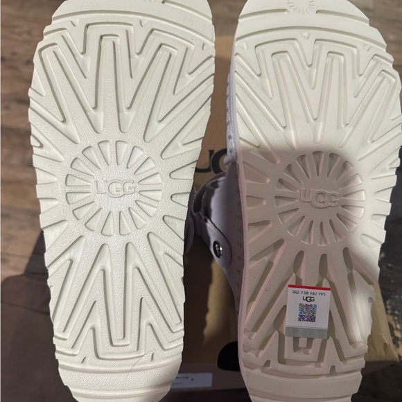 UGG Golden star Clog Slide Sandles in Bay Fog - Picture 5 of 8